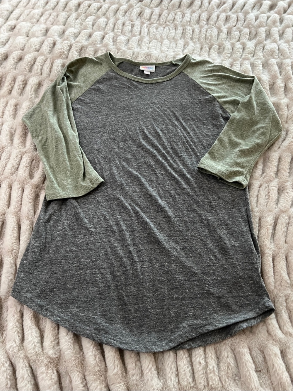 LuLaRoe Two-Tone Raglan Tee - Olive Green Sleeves & Charcoal Body